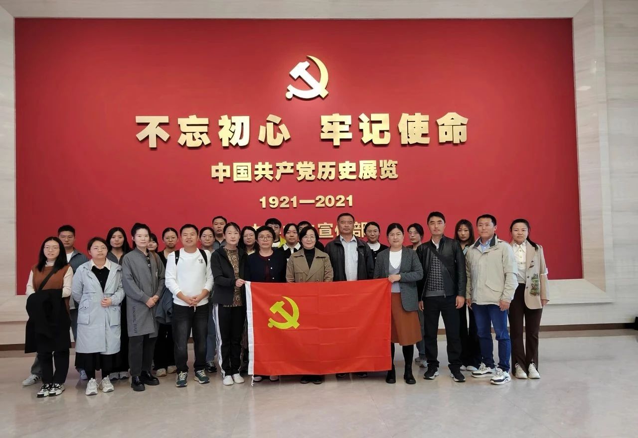 市委老干部局赴中国共产党历史展览馆开展党日活